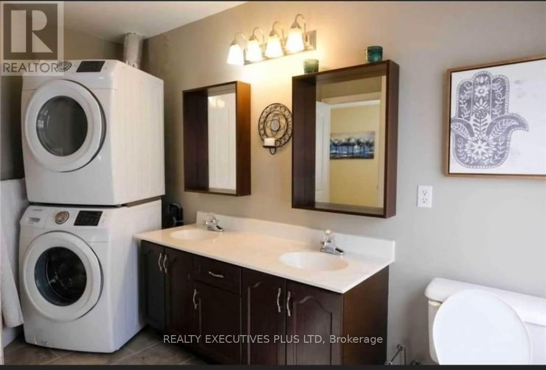 78 Giraffe Avenue, Brampton, Ontario  L6R 1Z1 - Photo 10 - W12535156