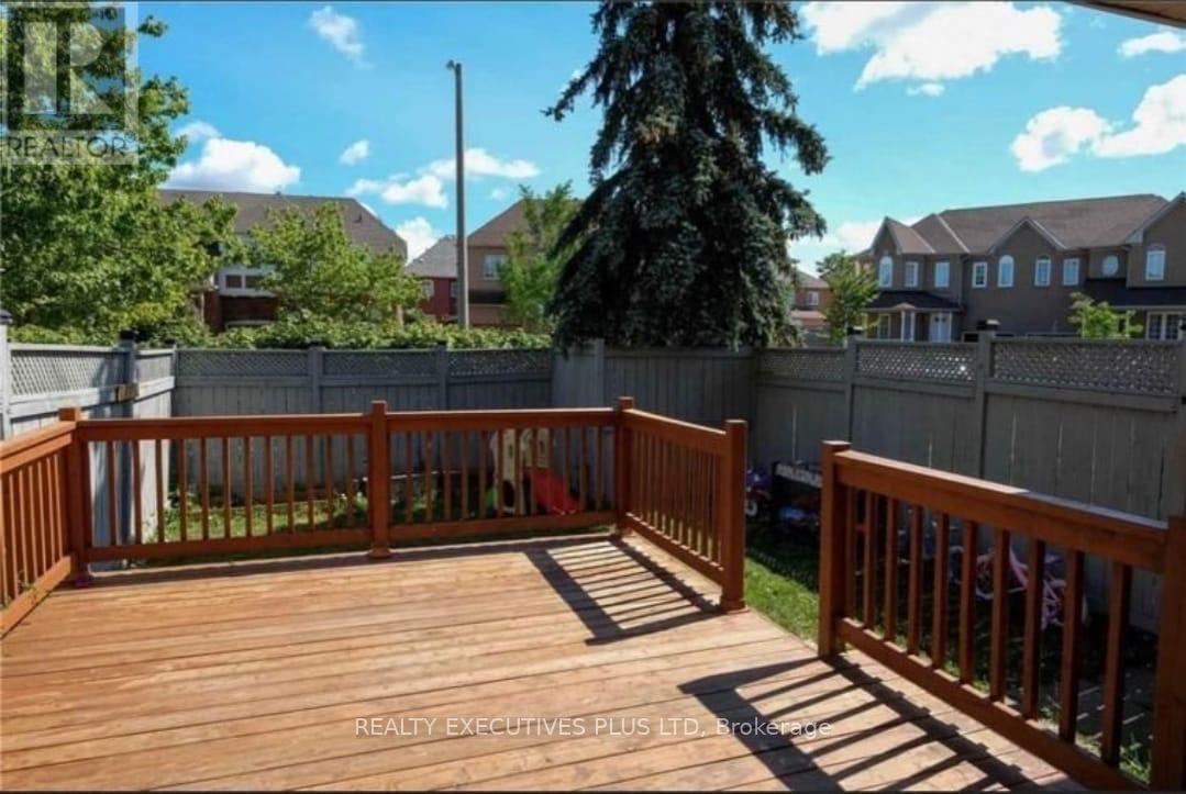 78 Giraffe Avenue, Brampton, Ontario  L6R 1Z1 - Photo 3 - W12535156