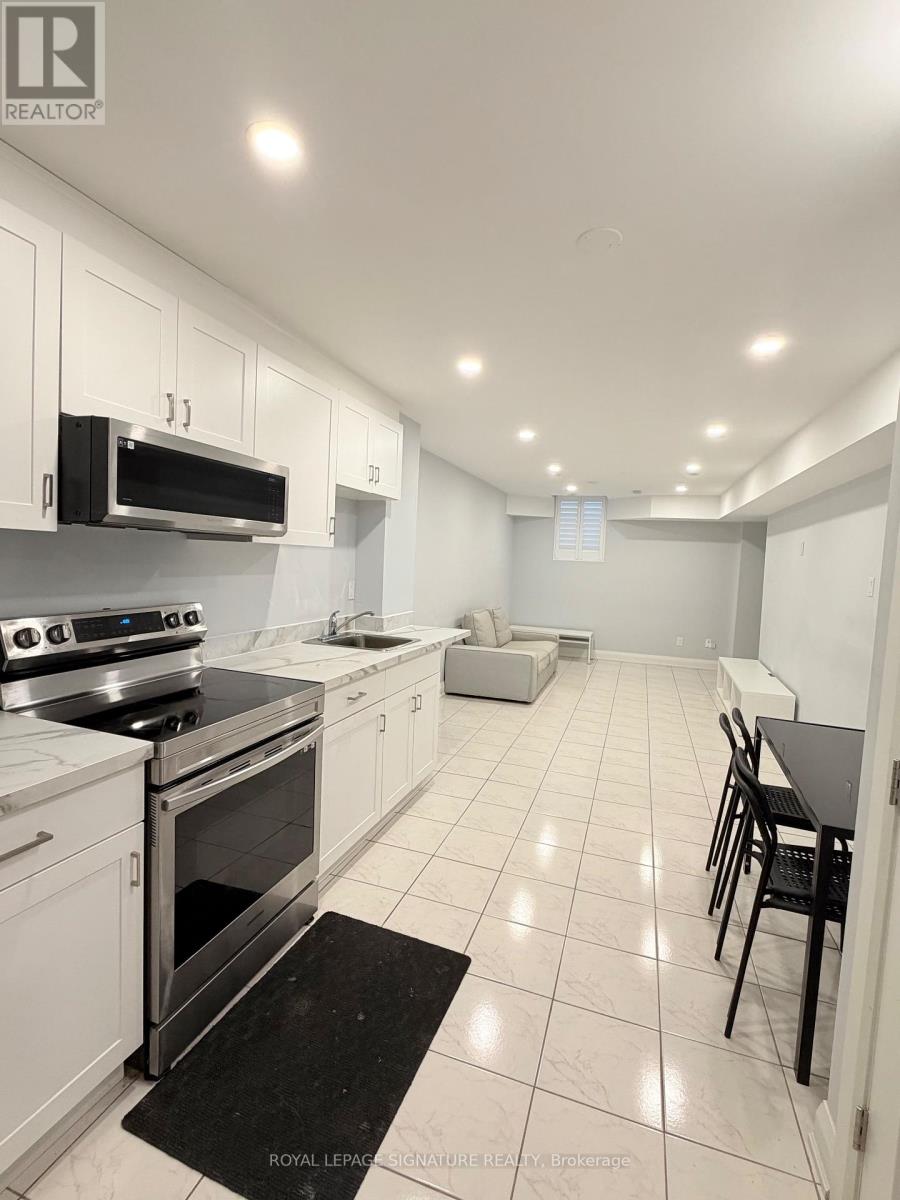 5630 Sparkwell Drive, Mississauga, Ontario  L5R 3N9 - Photo 2 - W12535166