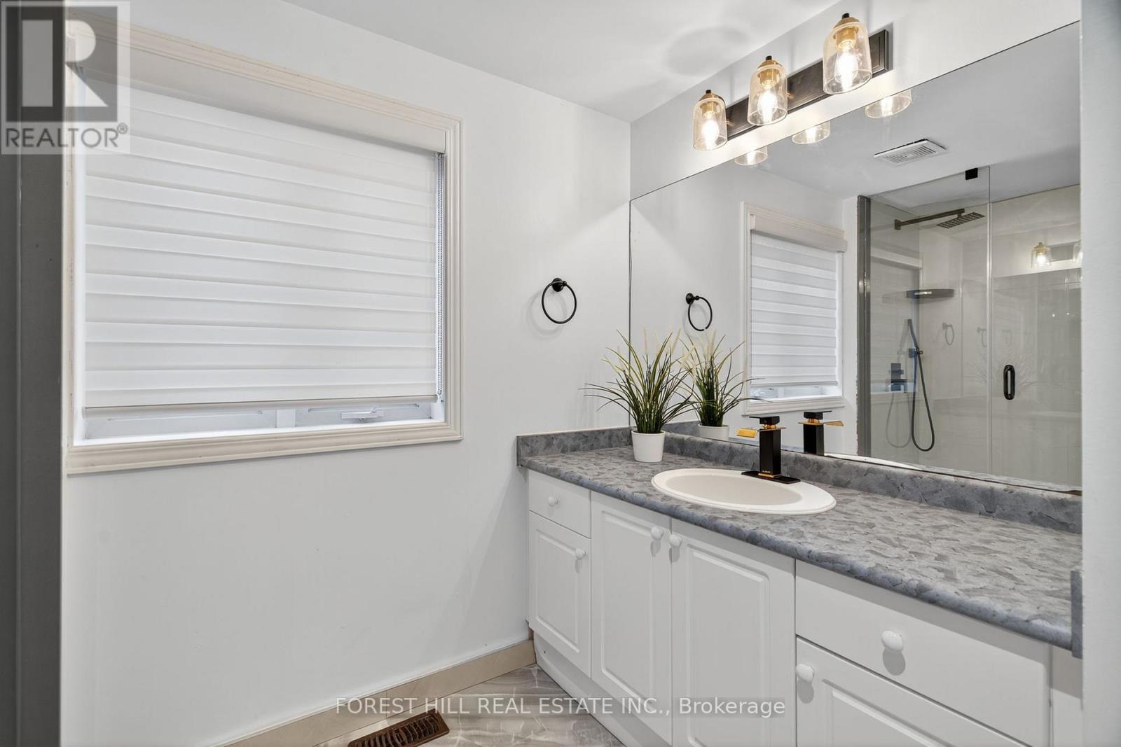 26 Elm Grove Avenue, Richmond Hill, Ontario  L4E 2T1 - Photo 26 - N12529852