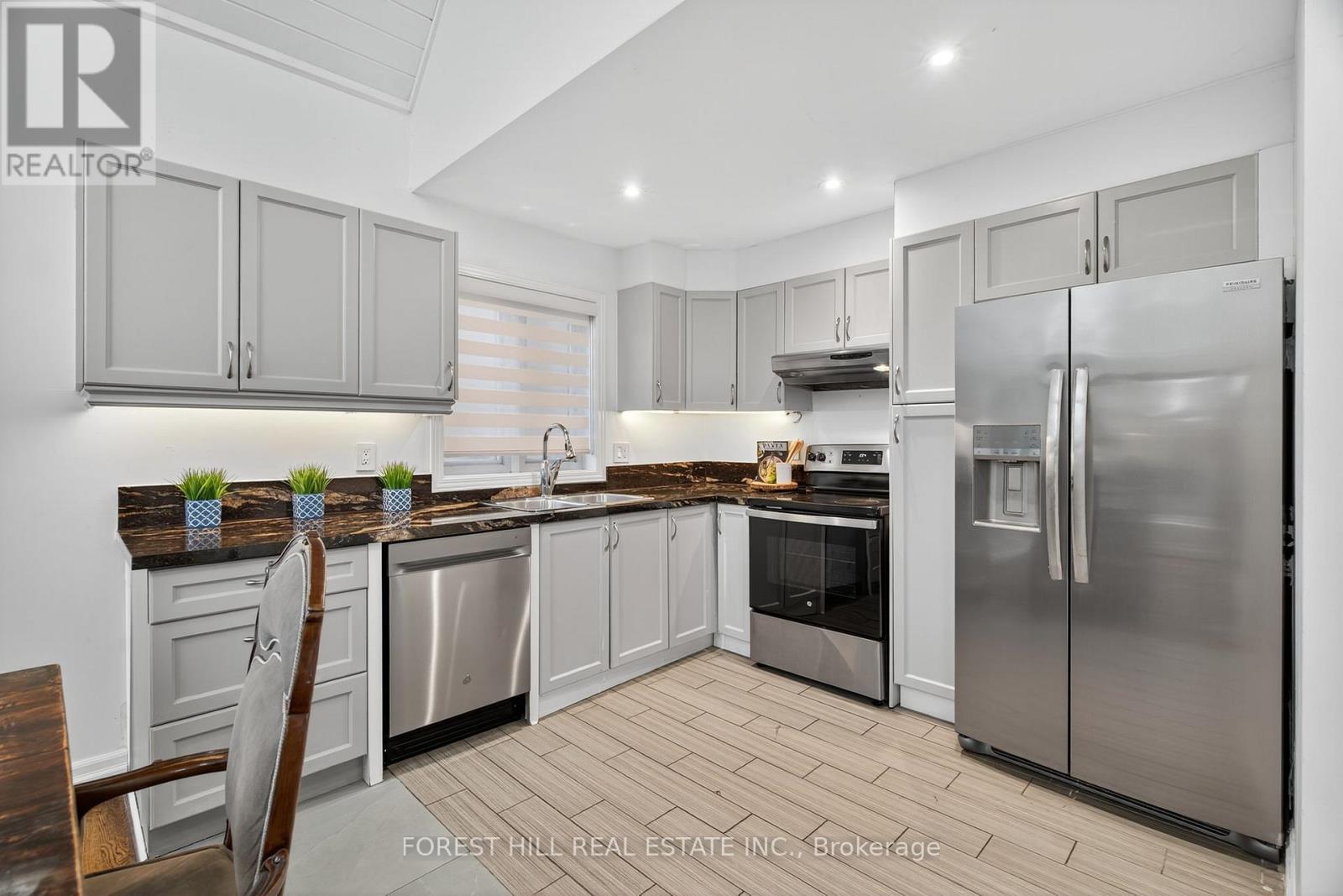 26 Elm Grove Avenue, Richmond Hill, Ontario  L4E 2T1 - Photo 16 - N12529852