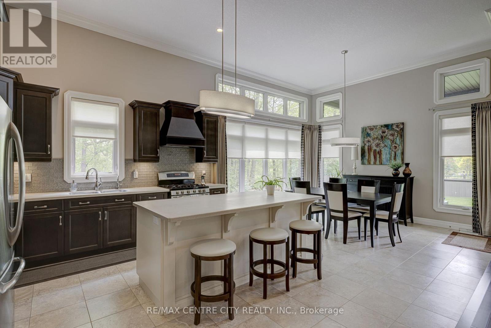 7 Drake Court, Strathroy-Caradoc, Ontario  N7G 0E1 - Photo 14 - X12535274