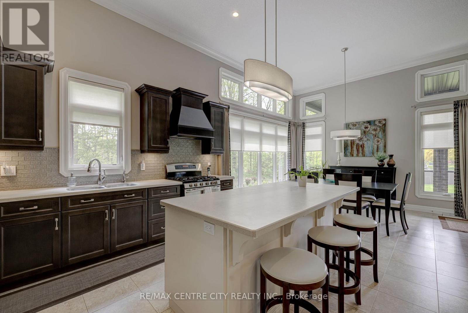 7 Drake Court, Strathroy-Caradoc, Ontario  N7G 0E1 - Photo 19 - X12535274