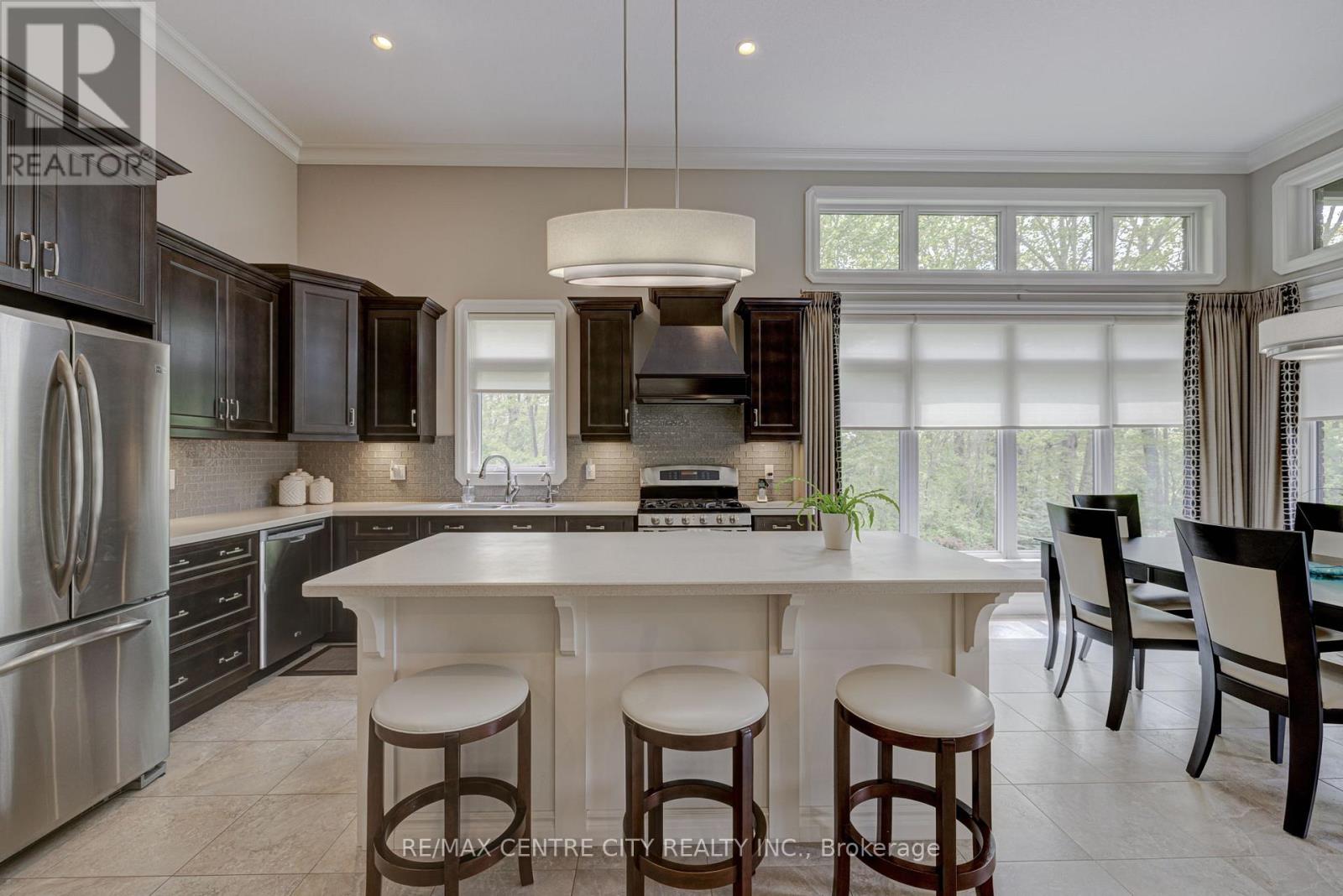 7 Drake Court, Strathroy-Caradoc, Ontario  N7G 0E1 - Photo 20 - X12535274