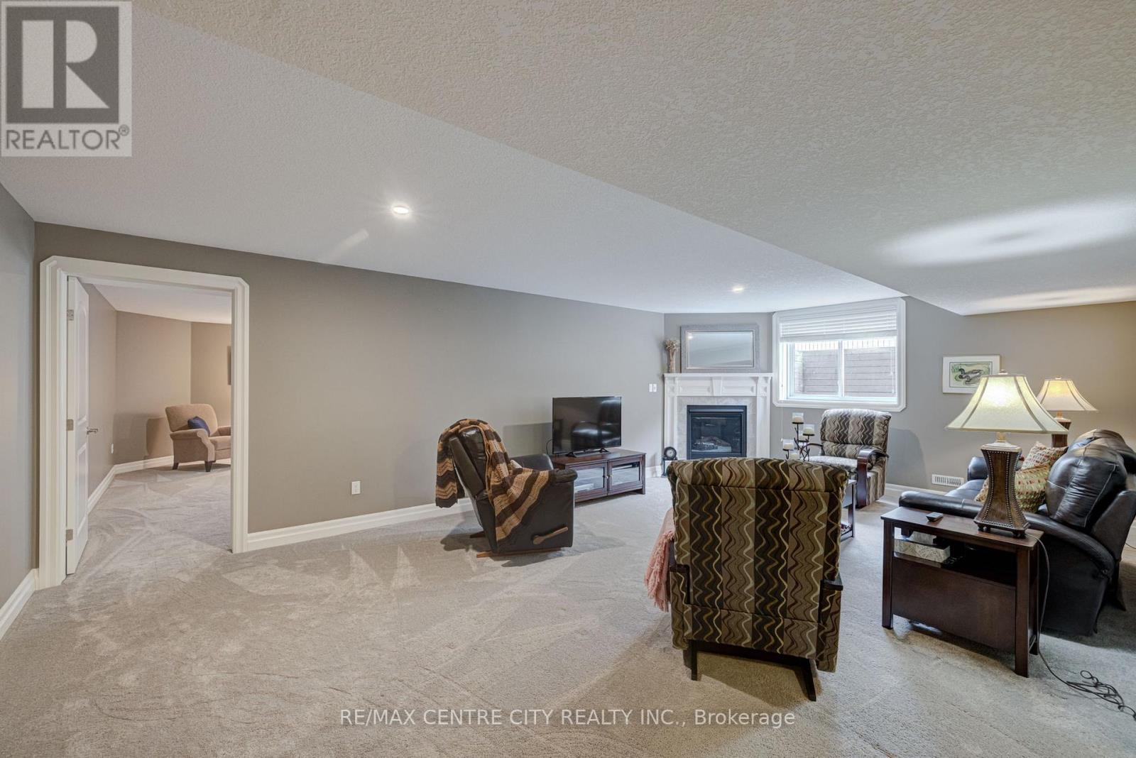7 Drake Court, Strathroy-Caradoc, Ontario  N7G 0E1 - Photo 29 - X12535274