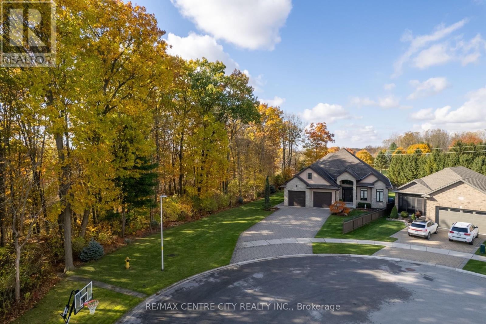 7 Drake Court, Strathroy-Caradoc, Ontario  N7G 0E1 - Photo 3 - X12535274