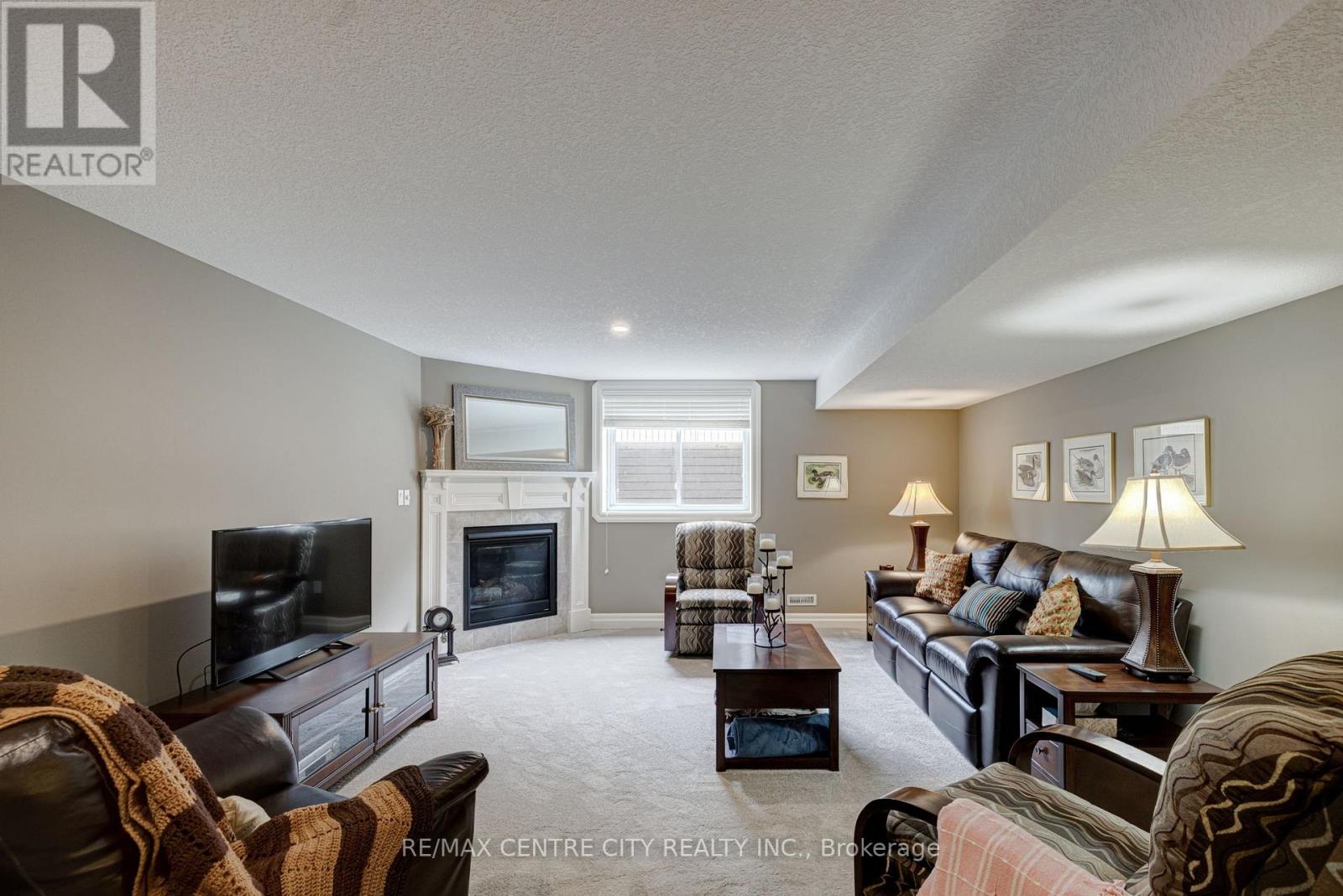 7 Drake Court, Strathroy-Caradoc, Ontario  N7G 0E1 - Photo 30 - X12535274