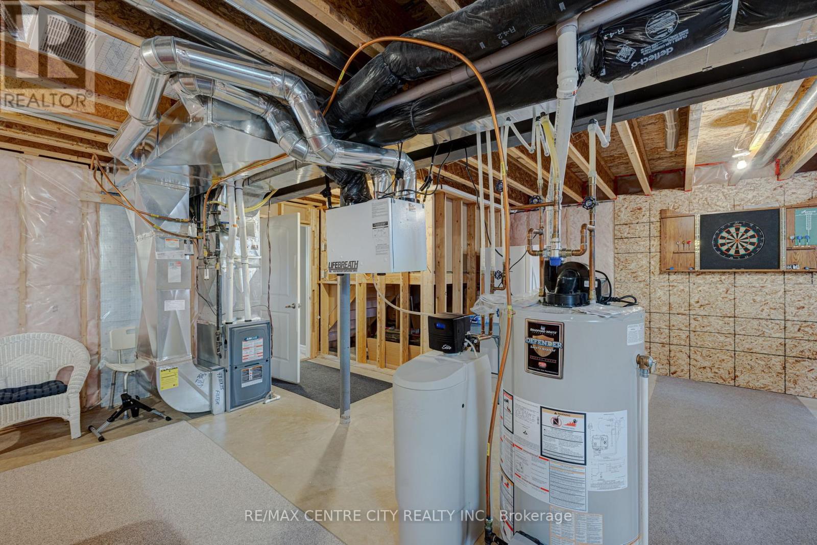 7 Drake Court, Strathroy-Caradoc, Ontario  N7G 0E1 - Photo 37 - X12535274