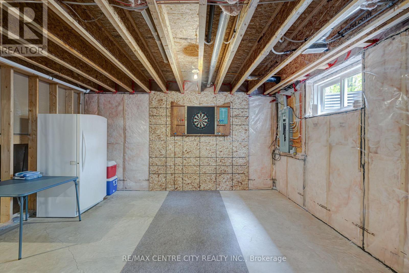 7 Drake Court, Strathroy-Caradoc, Ontario  N7G 0E1 - Photo 38 - X12535274