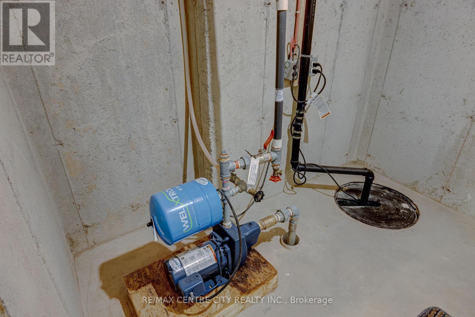 7 Drake Court, Strathroy-Caradoc, Ontario  N7G 0E1 - Photo 39 - X12535274