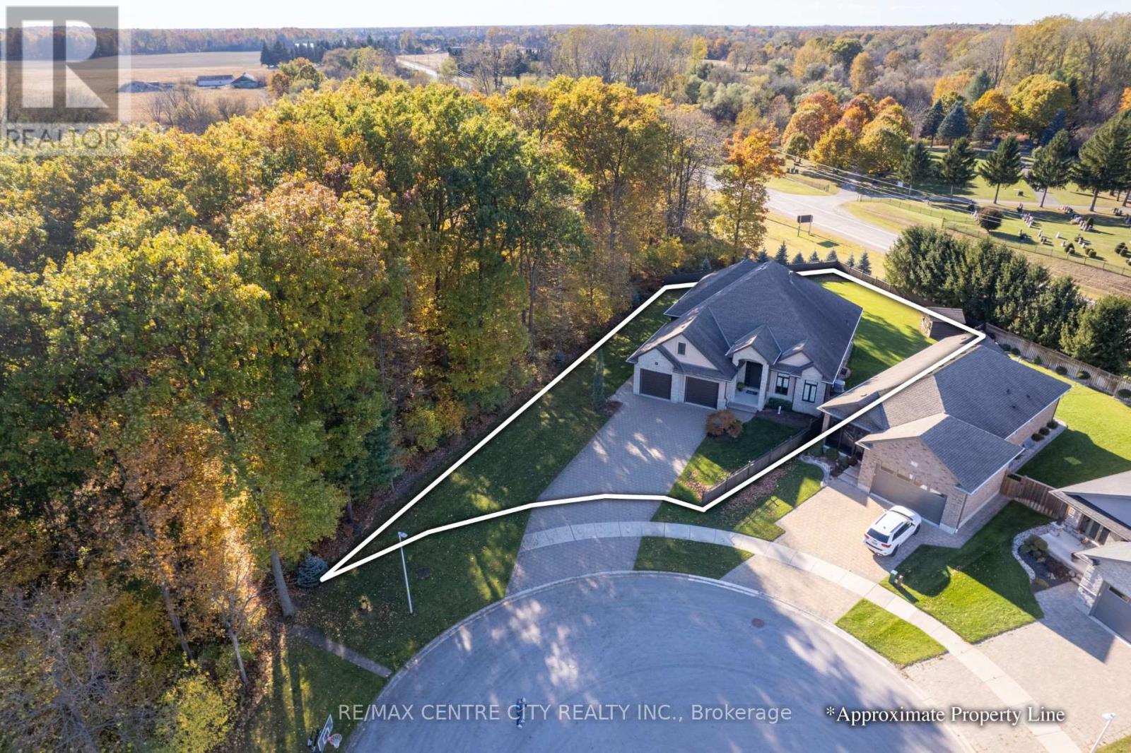 7 Drake Court, Strathroy-Caradoc, Ontario  N7G 0E1 - Photo 4 - X12535274