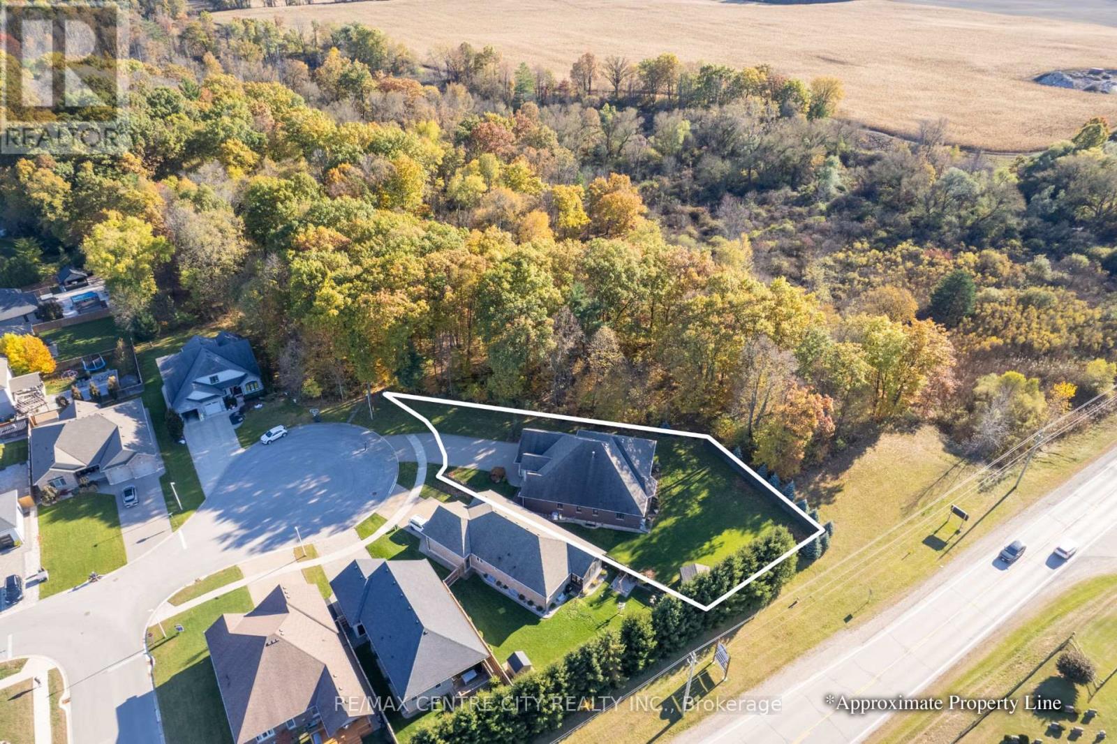 7 Drake Court, Strathroy-Caradoc, Ontario  N7G 0E1 - Photo 5 - X12535274