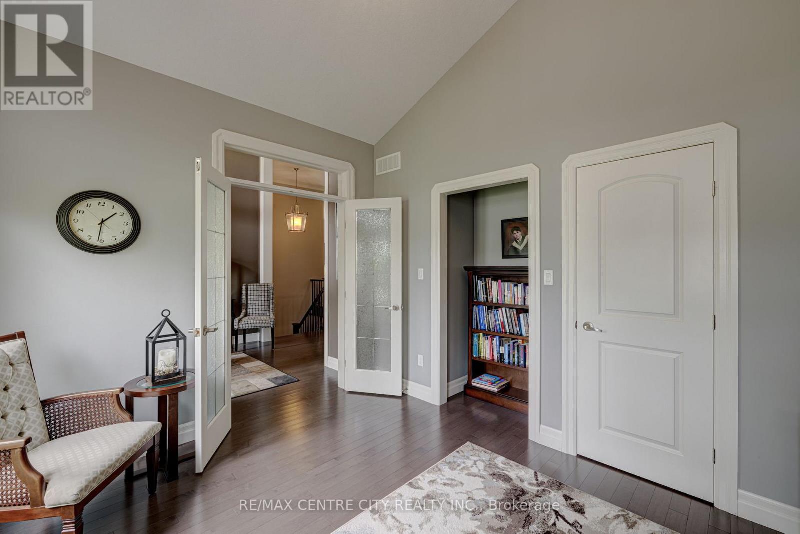 7 Drake Court, Strathroy-Caradoc, Ontario  N7G 0E1 - Photo 8 - X12535274