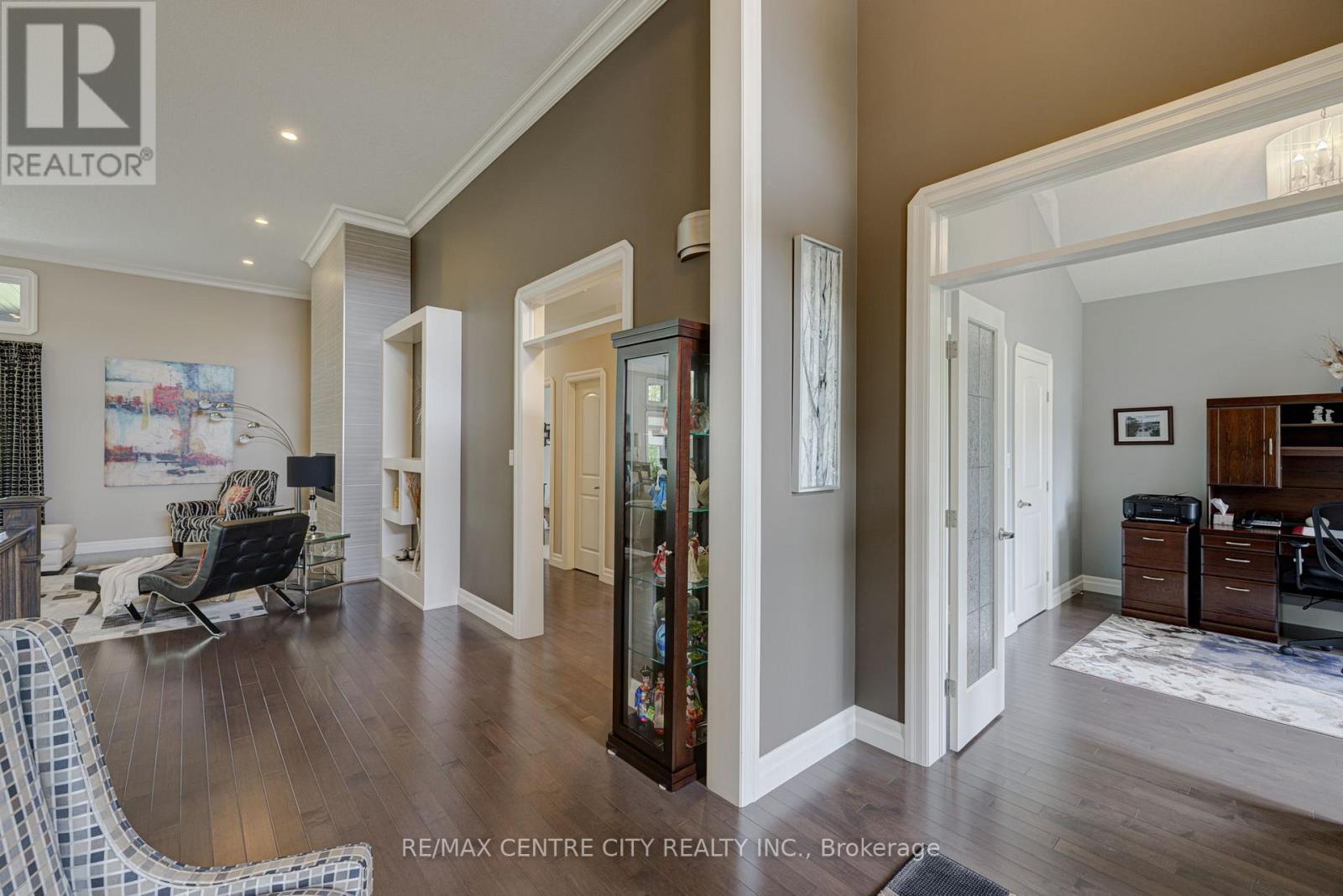 7 Drake Court, Strathroy-Caradoc, Ontario  N7G 0E1 - Photo 9 - X12535274