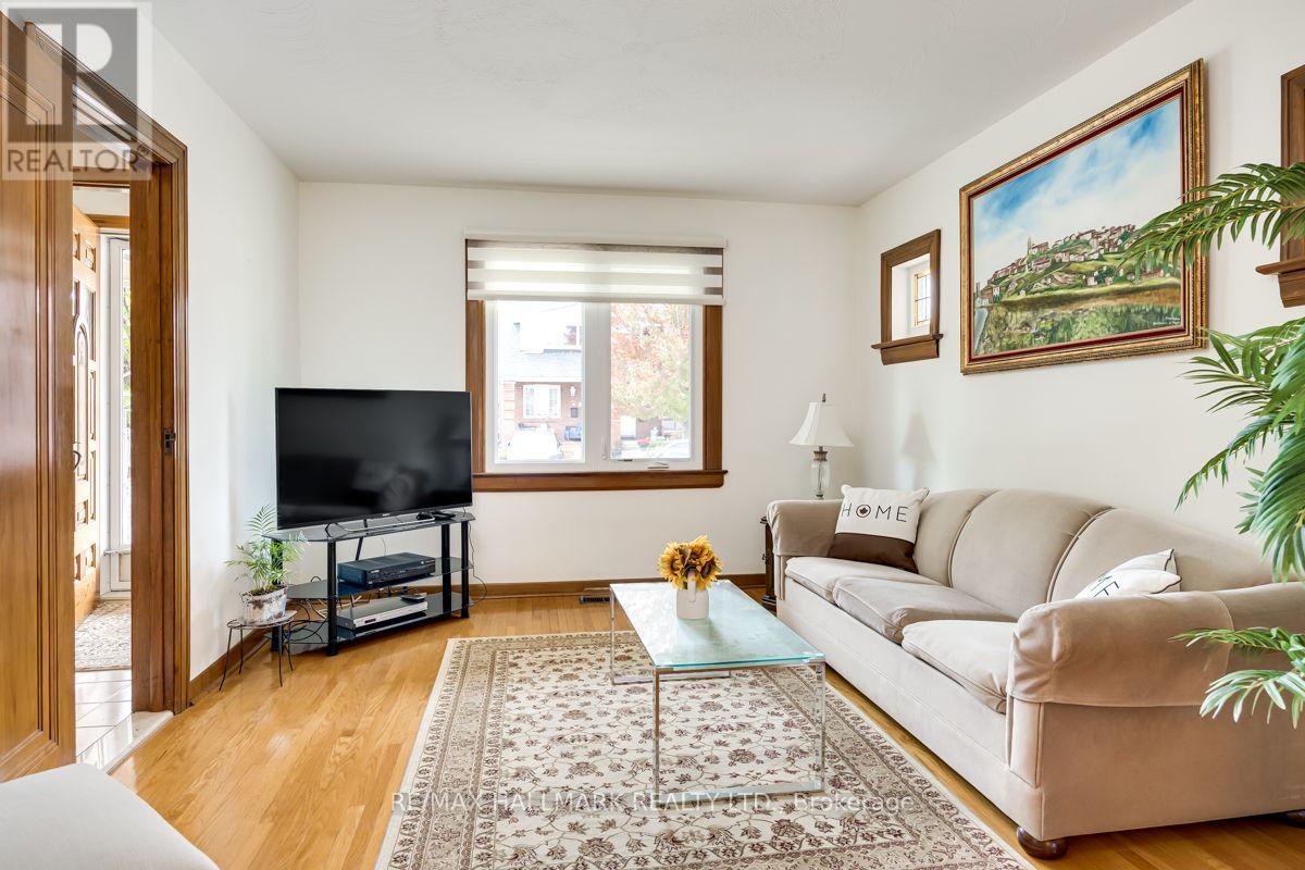 37 Cadorna Avenue, Toronto, Ontario  M4J 3W7 - Photo 3 - E12534692