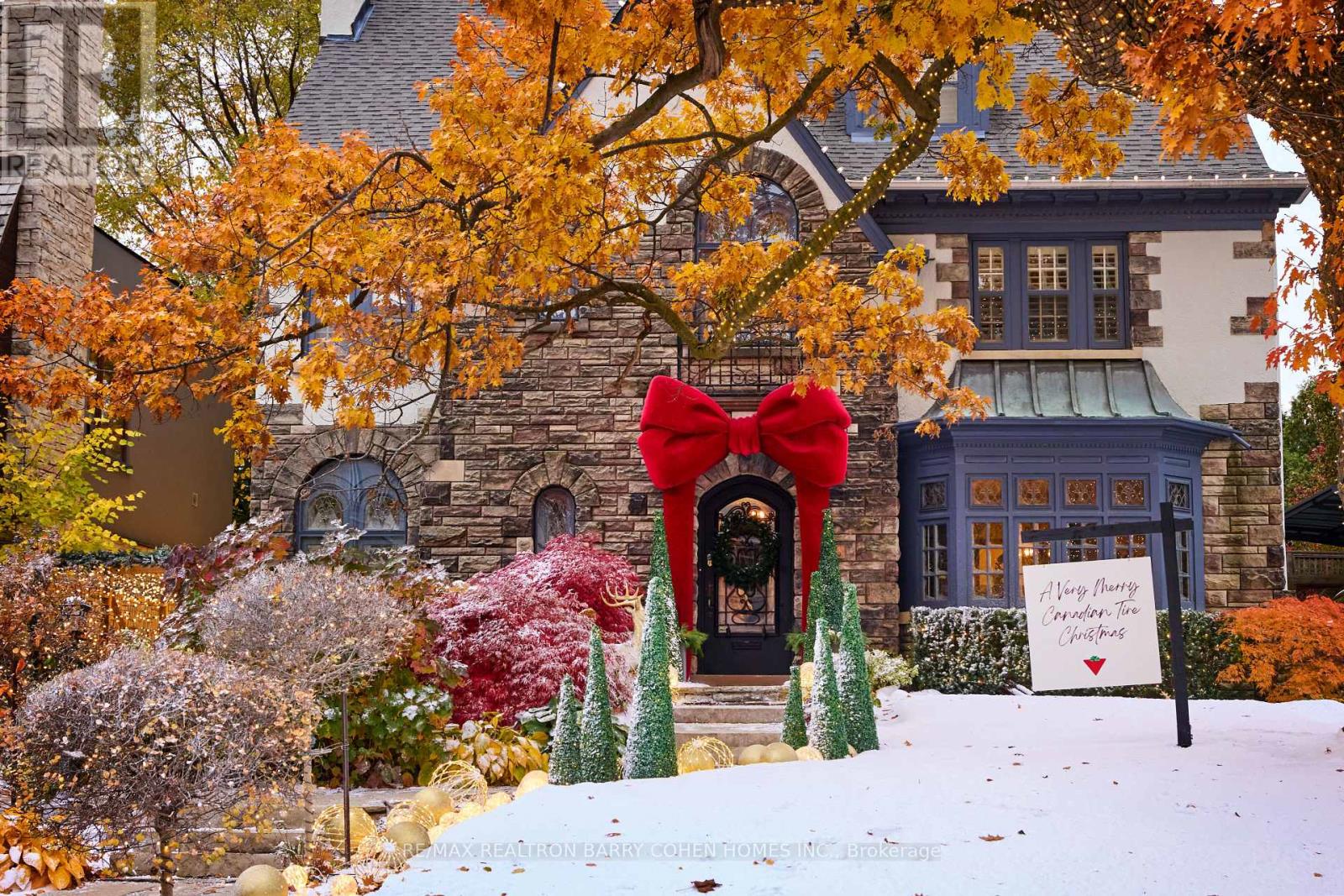 216 DUNVEGAN ROAD, Toronto, Ontario