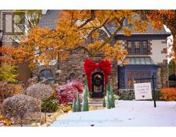 216 DUNVEGAN ROAD, Toronto, Ontario