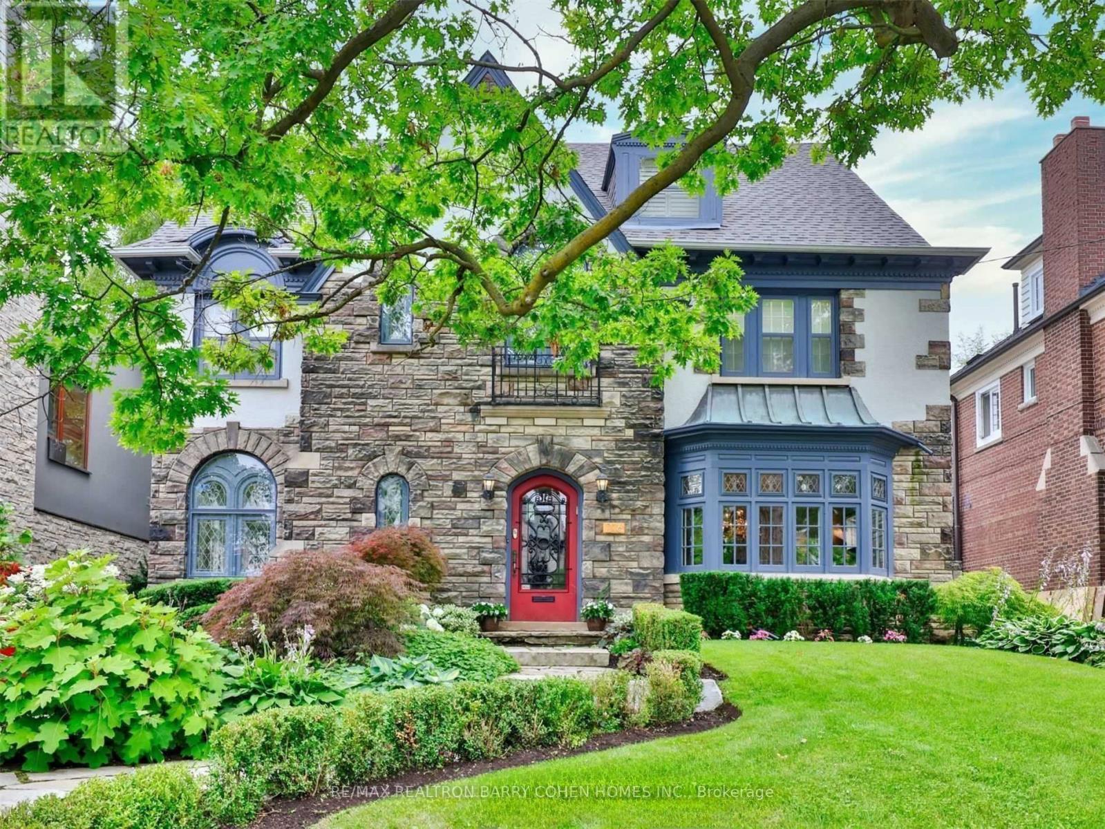 216 Dunvegan Road, Toronto, Ontario  M5P 2P2 - Photo 2 - C12522404