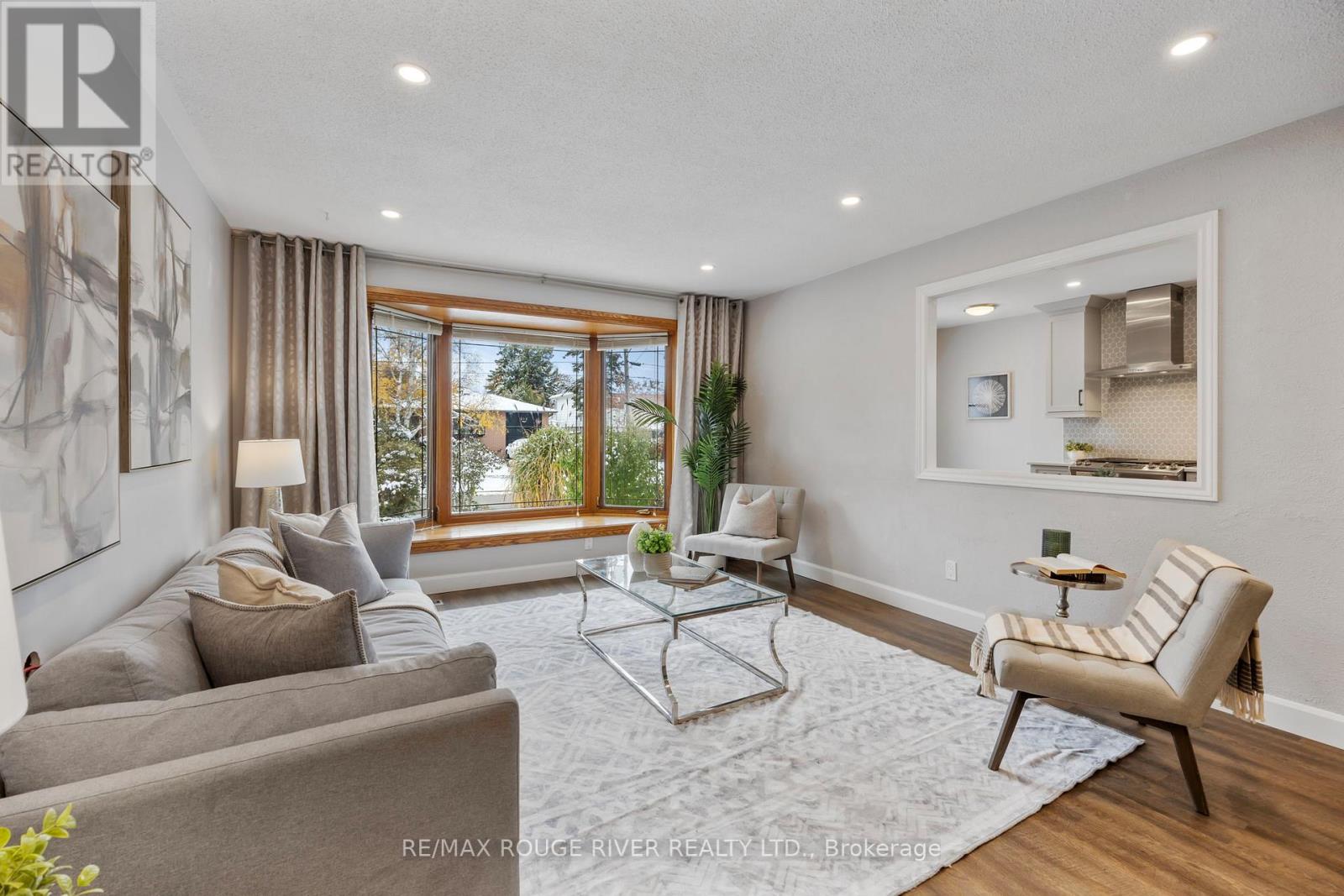 819 Sanok Drive, Pickering, Ontario  L1W 2R1 - Photo 4 - E12535234