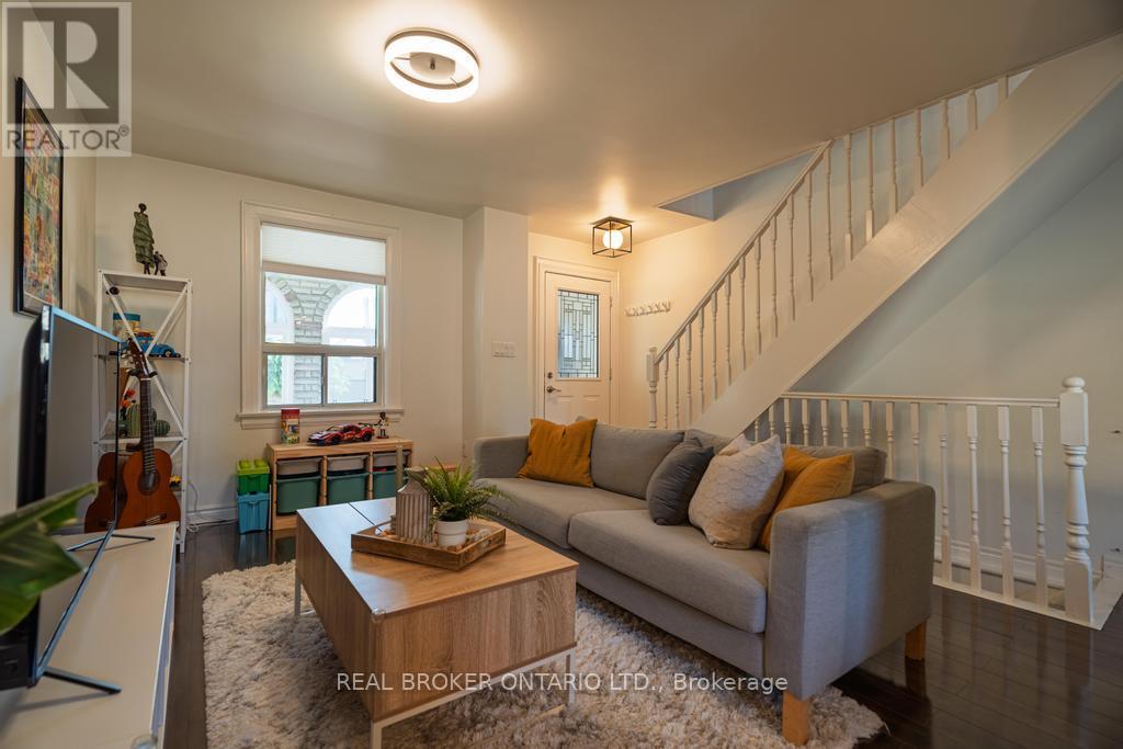 204 Earlscourt Avenue W, Toronto, Ontario  M6E 4B1 - Photo 2 - W12477671