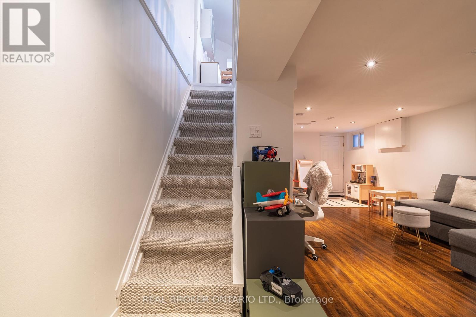 204 Earlscourt Avenue W, Toronto, Ontario  M6E 4B1 - Photo 23 - W12477671