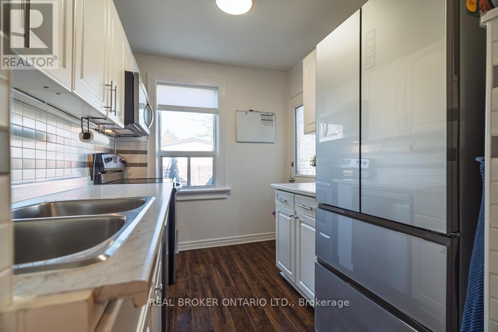 204 Earlscourt Avenue W, Toronto, Ontario  M6E 4B1 - Photo 15 - W12477671