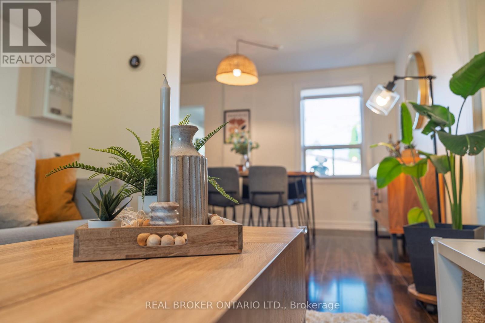 204 Earlscourt Avenue W, Toronto, Ontario  M6E 4B1 - Photo 4 - W12477671