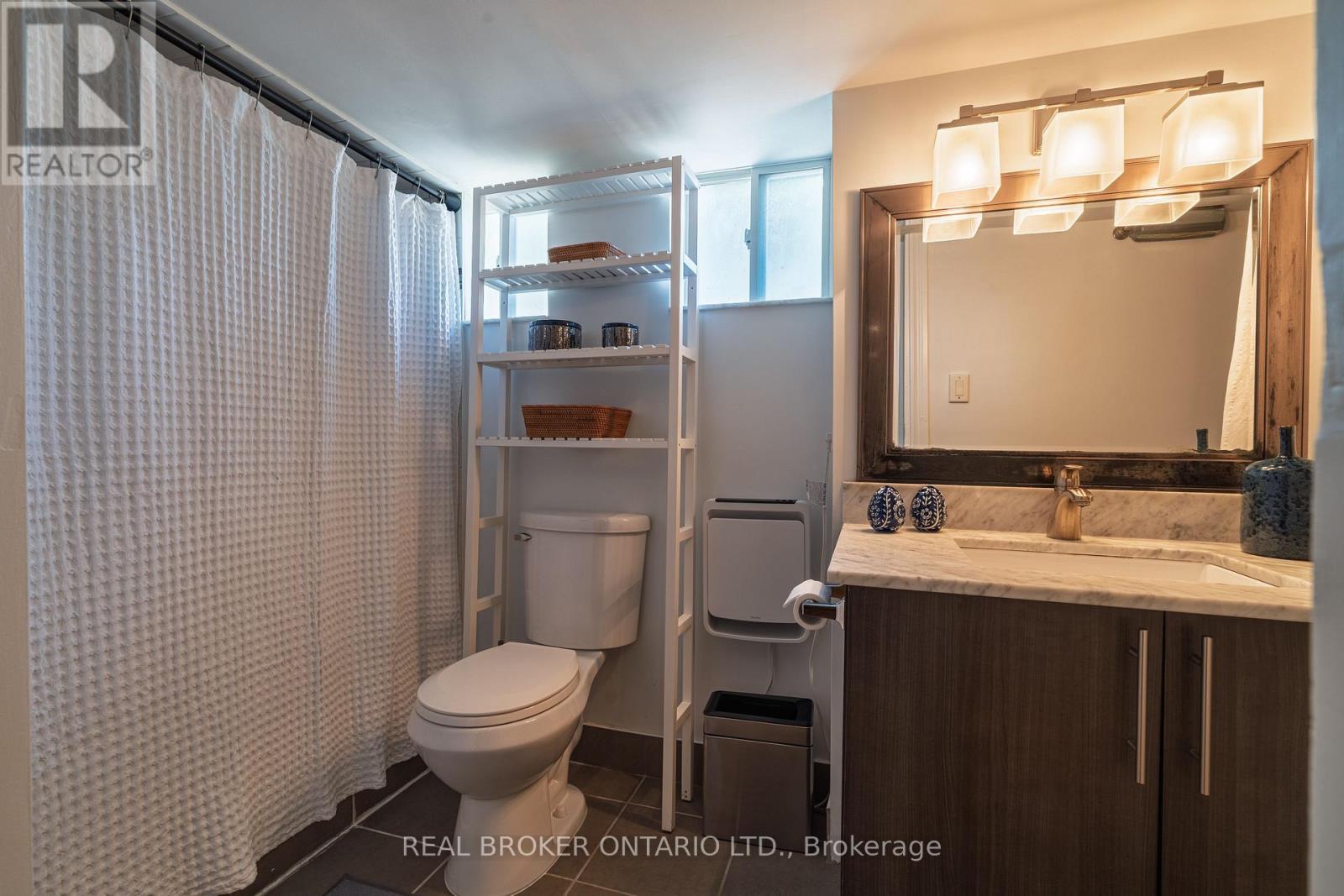 204 Earlscourt Avenue W, Toronto, Ontario  M6E 4B1 - Photo 30 - W12477671