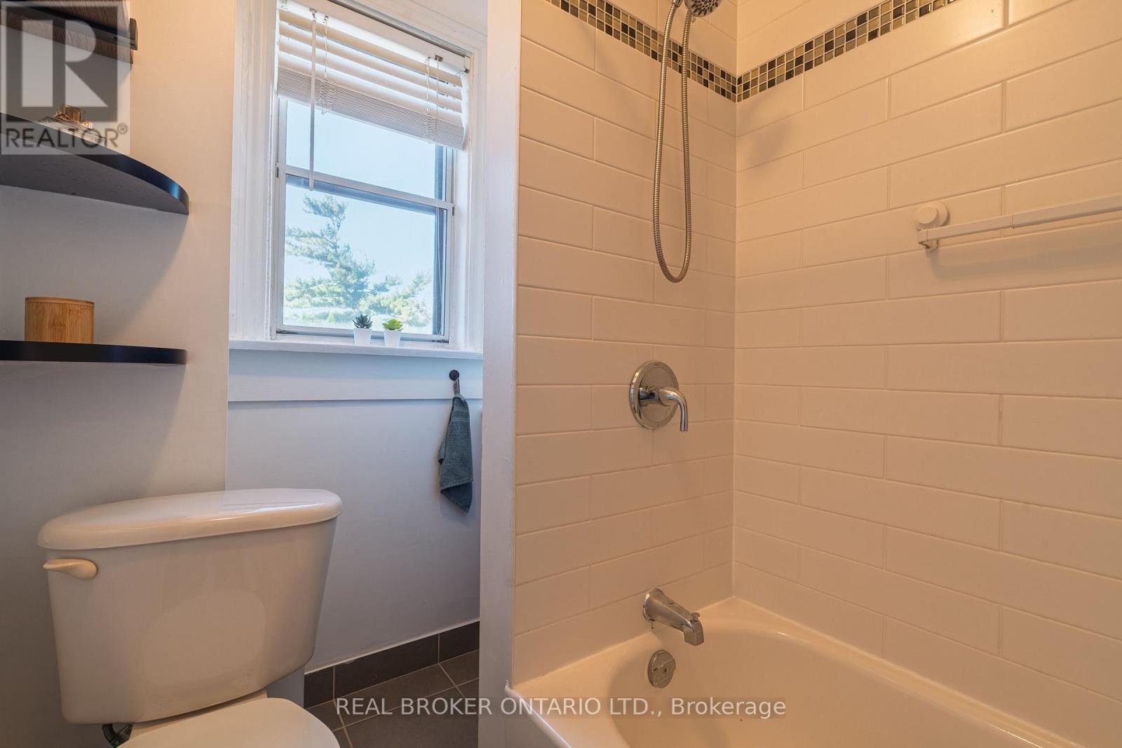 204 Earlscourt Avenue W, Toronto, Ontario  M6E 4B1 - Photo 22 - W12477671