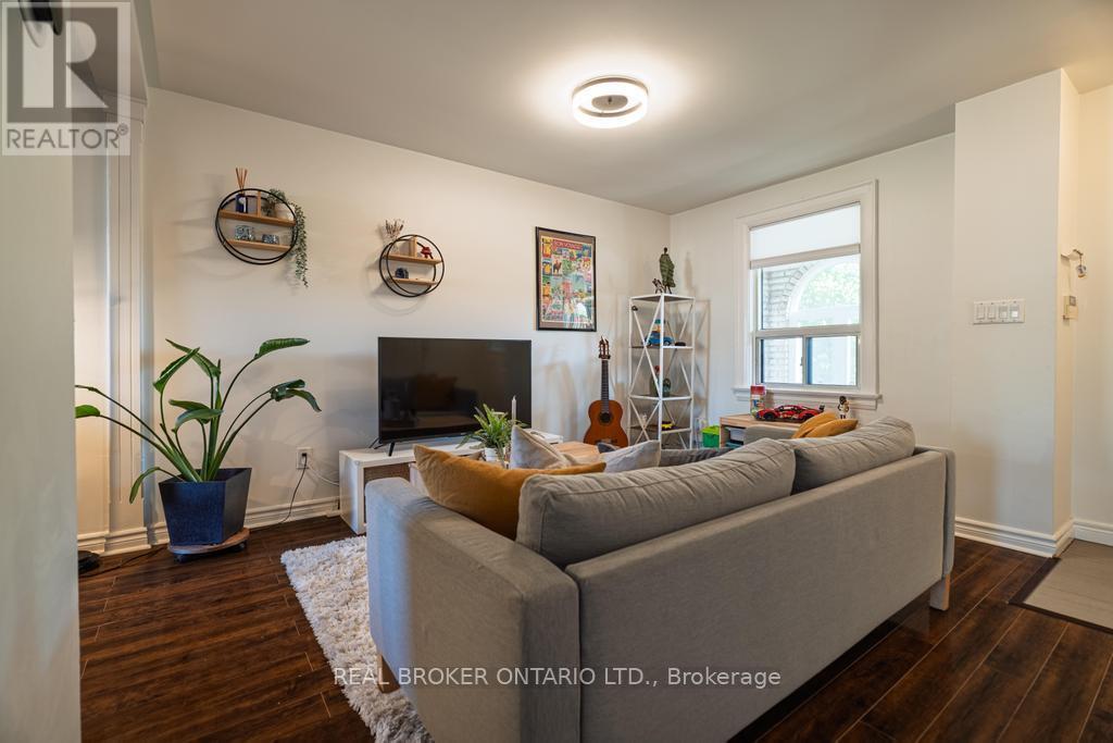 204 Earlscourt Avenue W, Toronto, Ontario  M6E 4B1 - Photo 6 - W12477671
