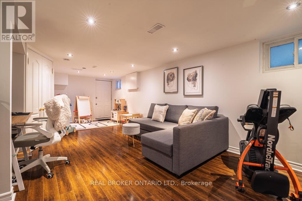 204 Earlscourt Avenue W, Toronto, Ontario  M6E 4B1 - Photo 24 - W12477671