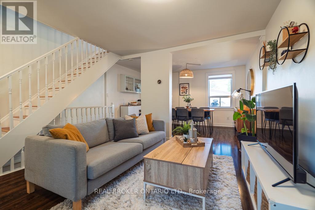 204 Earlscourt Avenue W, Toronto, Ontario  M6E 4B1 - Photo 3 - W12477671