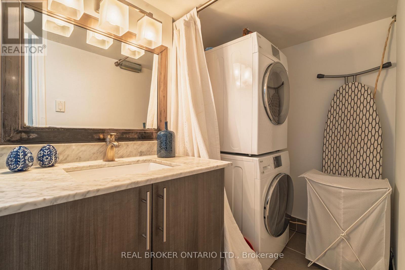 204 Earlscourt Avenue W, Toronto, Ontario  M6E 4B1 - Photo 31 - W12477671