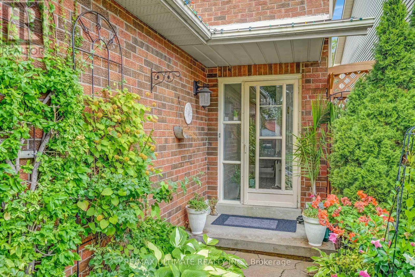 74 Robinson Crescent, Whitby, Ontario  L1N 6W5 - Photo 6 - E12534188