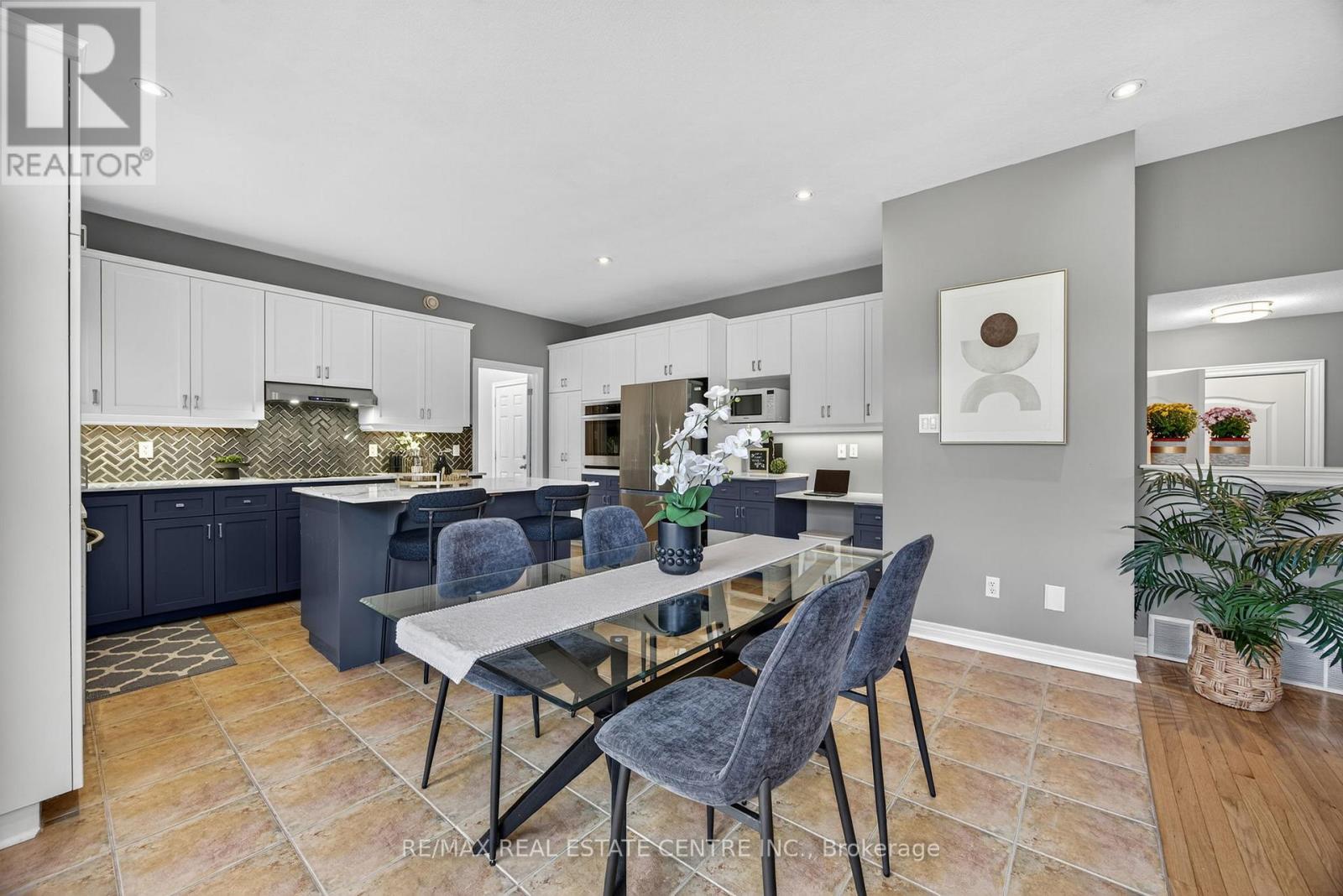 37 Woodland Drive, East Garafraxa, Ontario  L9W 6B7 - Photo 18 - X12451273