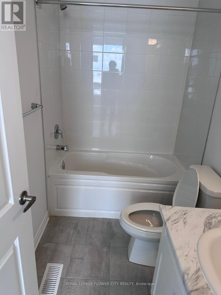 154 Rockface Trail, Caledon, Ontario  L7C 4P1 - Photo 8 - W12481583