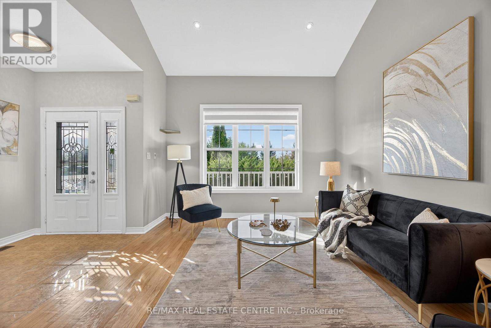 37 Woodland Drive, East Garafraxa, Ontario  L9W 6B7 - Photo 6 - X12451273