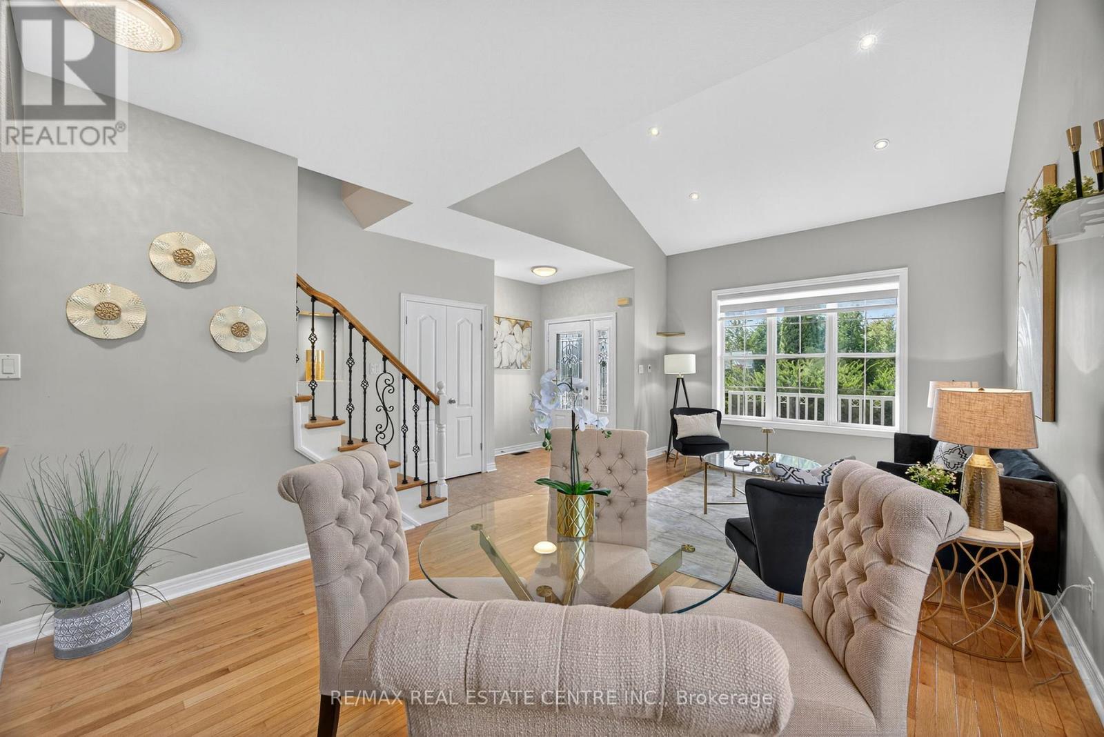 37 Woodland Drive, East Garafraxa, Ontario  L9W 6B7 - Photo 9 - X12451273