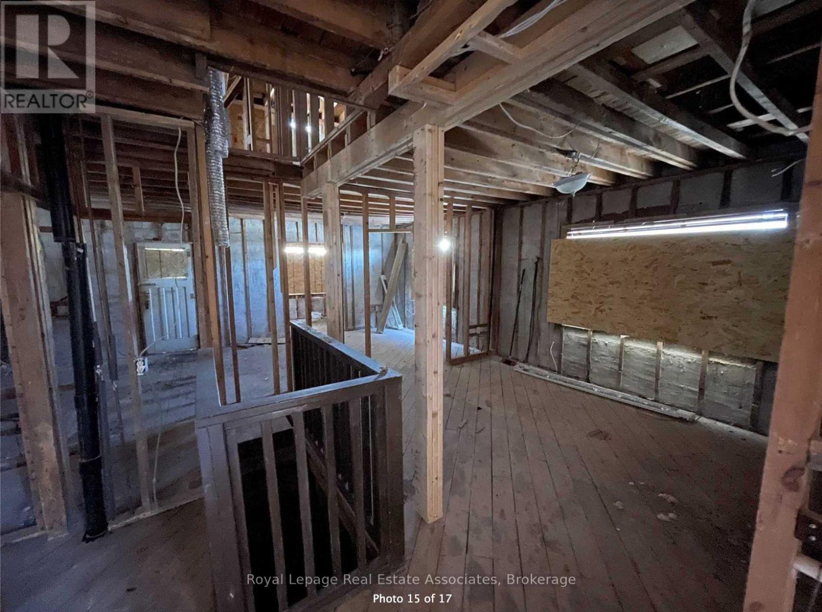 11 Stavebank Road N, Mississauga, Ontario  L5G 2T3 - Photo 10 - W12535282