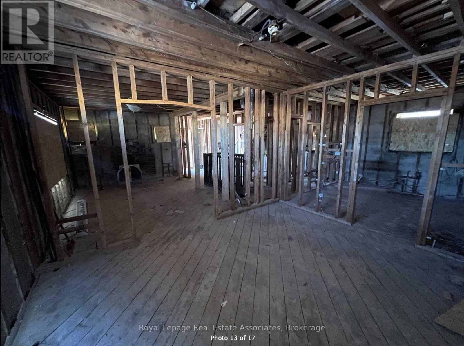 11 Stavebank Road N, Mississauga, Ontario  L5G 2T3 - Photo 11 - W12535282