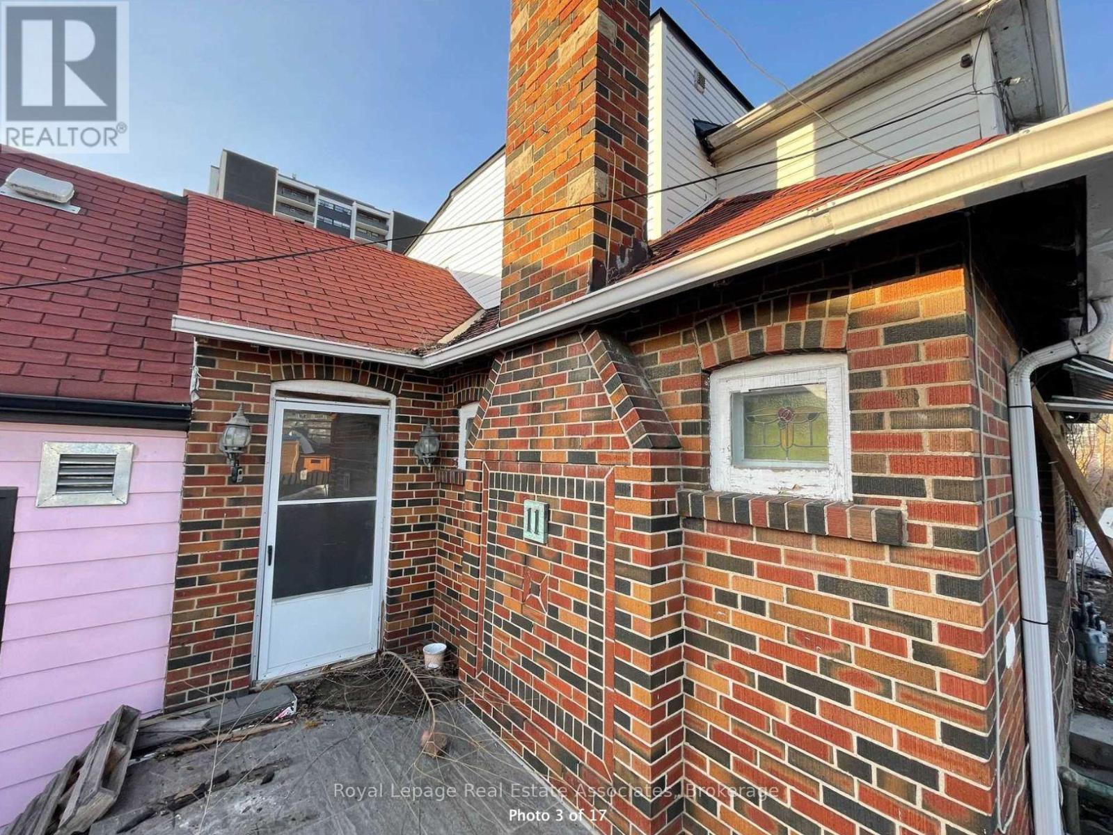 11 Stavebank Road N, Mississauga, Ontario  L5G 2T3 - Photo 2 - W12535282