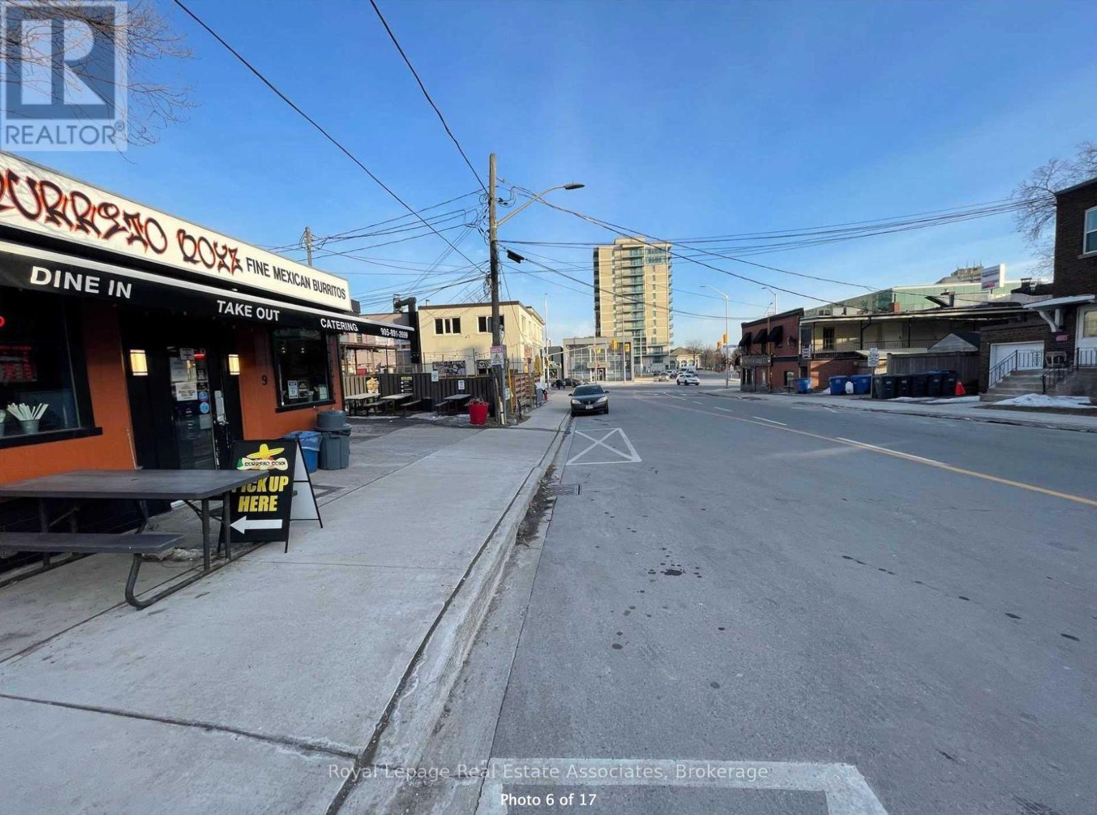 11 Stavebank Road N, Mississauga, Ontario  L5G 2T3 - Photo 3 - W12535282