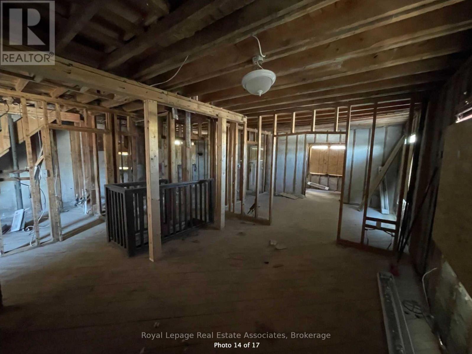 11 Stavebank Road N, Mississauga, Ontario  L5G 2T3 - Photo 8 - W12535282