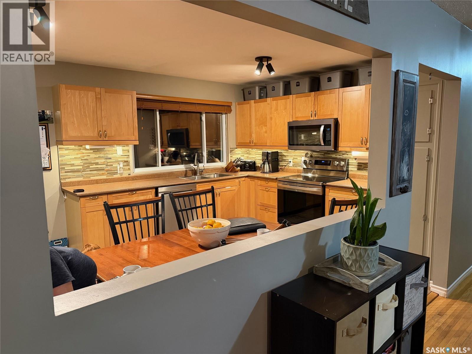 Property at 3 Norman CRESCENT image 3