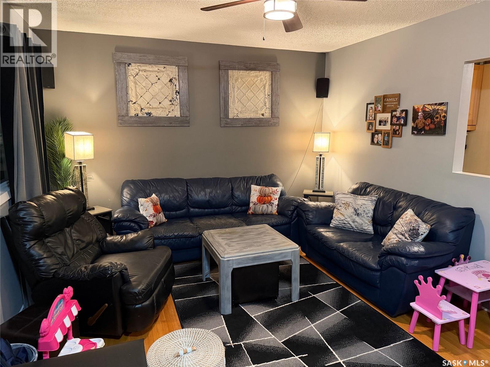 Property at 3 Norman CRESCENT image 2