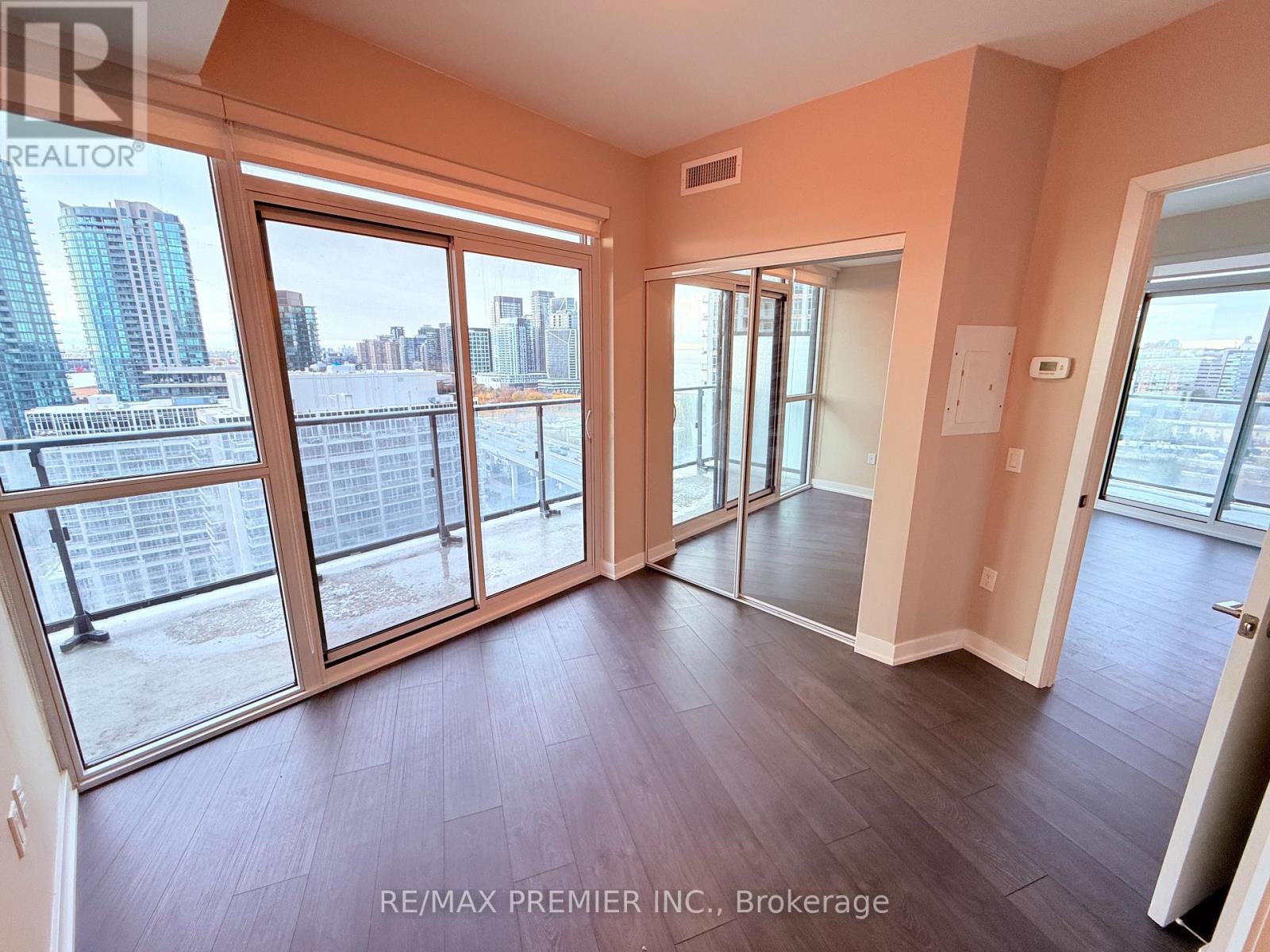 2204 - 38 Iannuzzi Street, Toronto, Ontario  M5V 0S2 - Photo 15 - C12475113