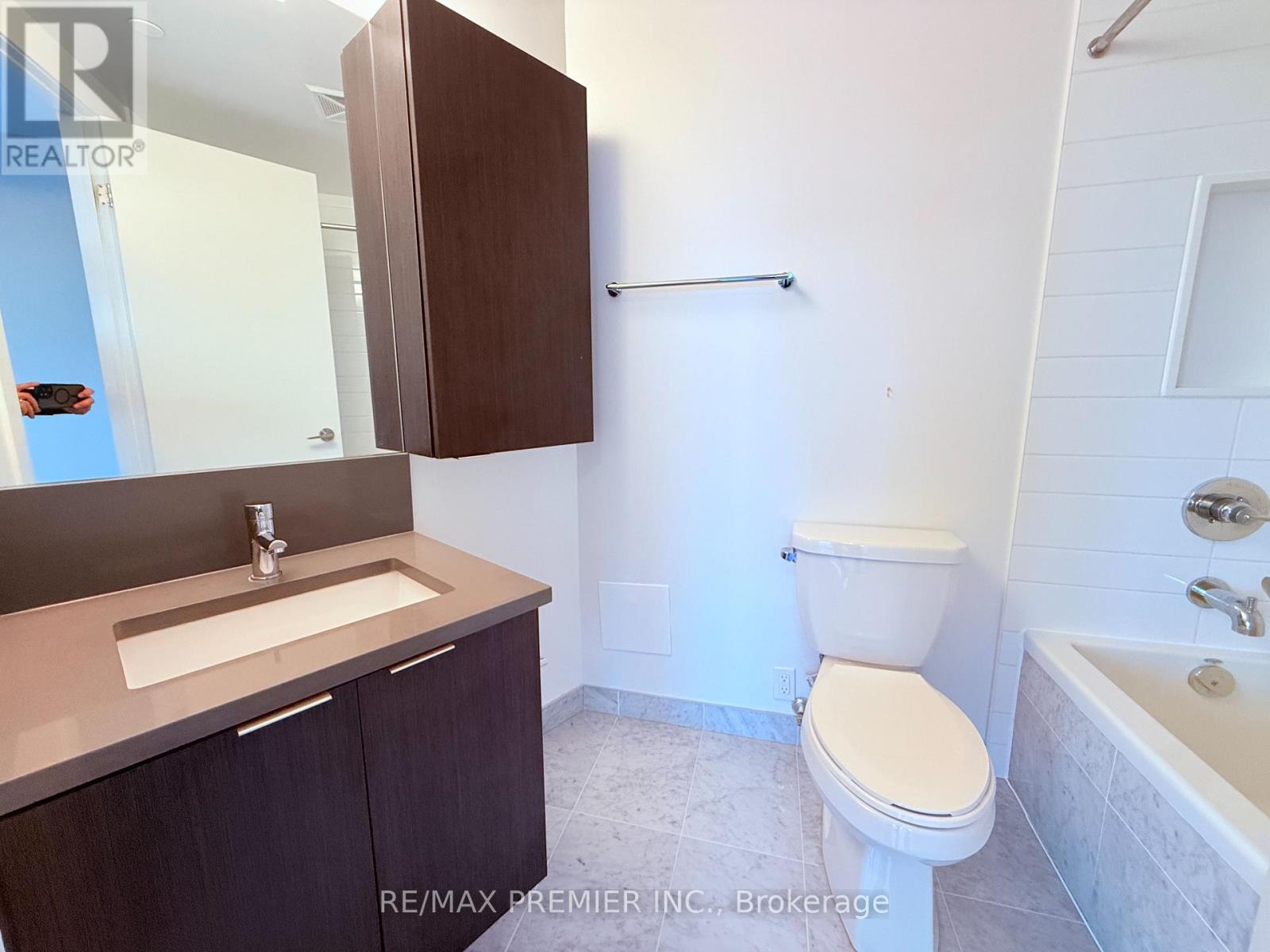 2204 - 38 Iannuzzi Street, Toronto, Ontario  M5V 0S2 - Photo 17 - C12475113