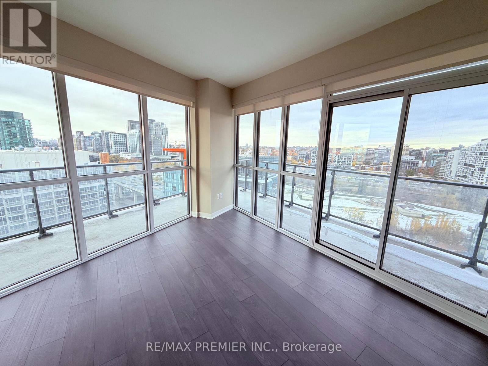 2204 - 38 Iannuzzi Street, Toronto, Ontario  M5V 0S2 - Photo 2 - C12475113