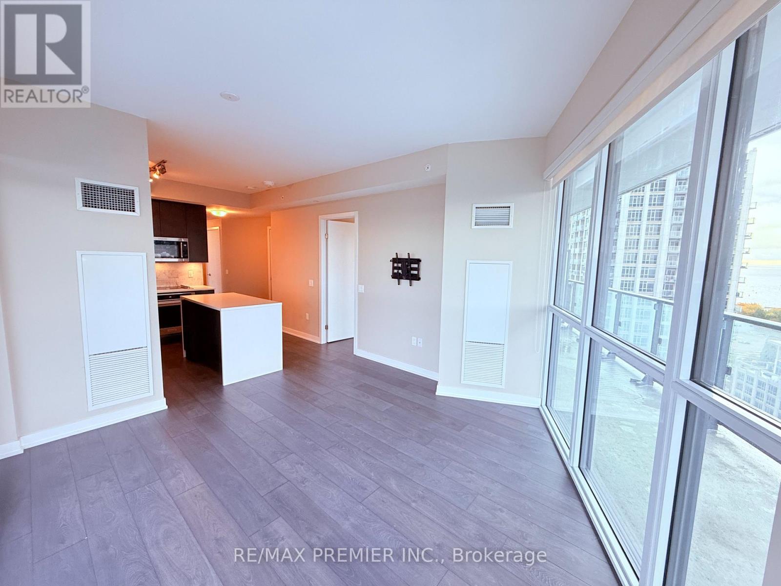 2204 - 38 Iannuzzi Street, Toronto, Ontario  M5V 0S2 - Photo 5 - C12475113