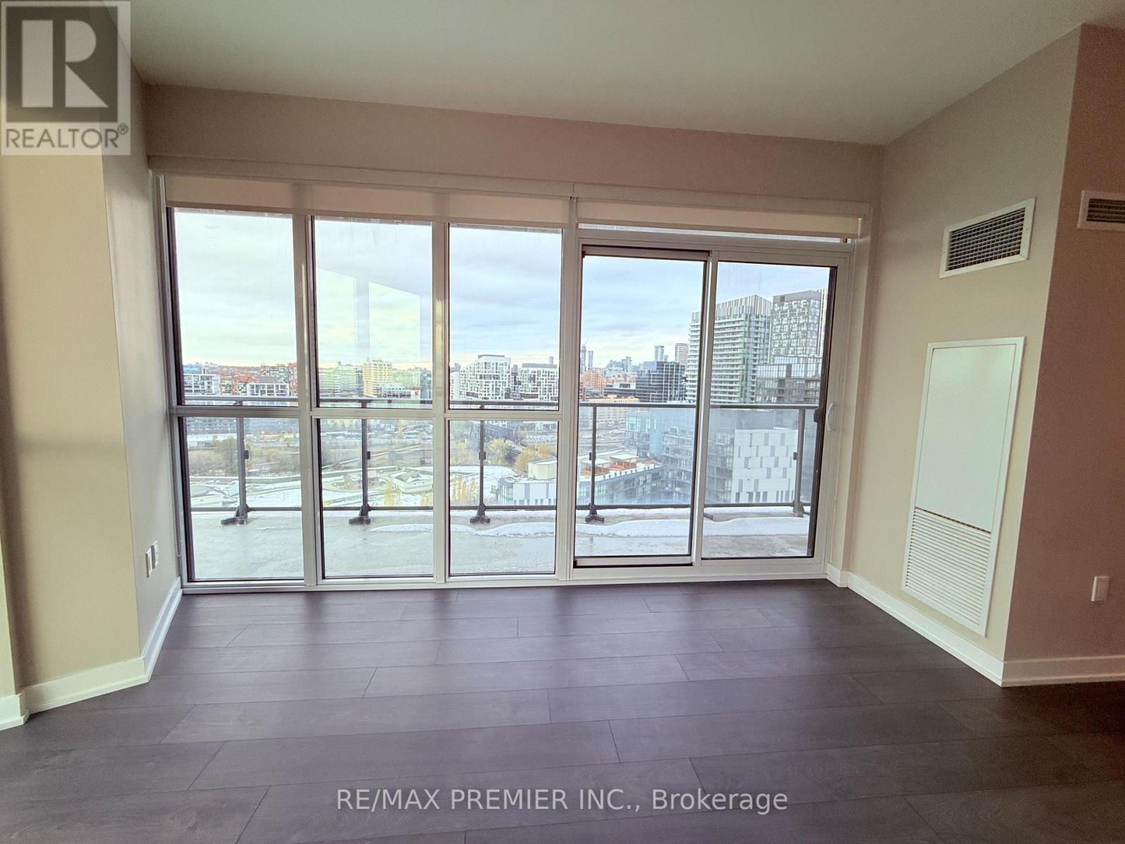 2204 - 38 Iannuzzi Street, Toronto, Ontario  M5V 0S2 - Photo 6 - C12475113